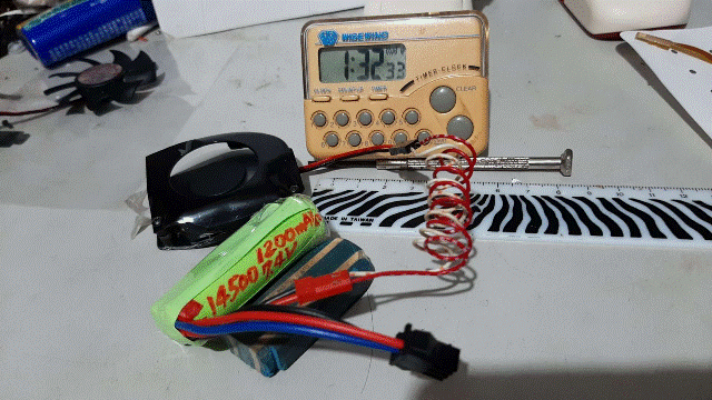 Robi2023.01.23_10_改造測試：單獨測試[後排氣風扇DC12V_0.07A]連結[電池7.4V_1,200mAh]運轉可以達到90分鐘(暫停！似乎不是耗電元凶？？？).gif